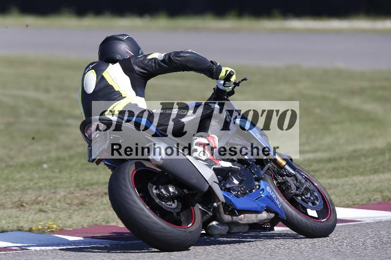 Archiv-2025/49 26.08.2025 Cornu Master School ADR/blau-bleu/0-4